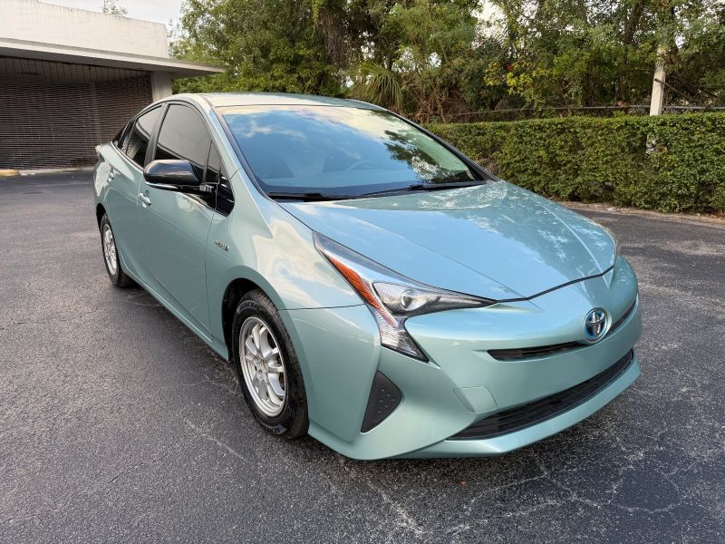 Toyota Prius Four noleggio