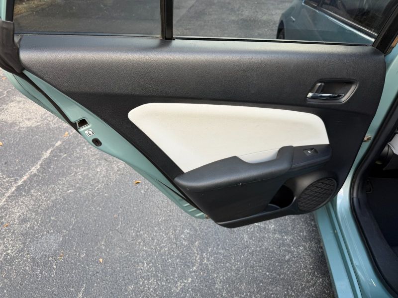 Toyota Prius Four pic #5827