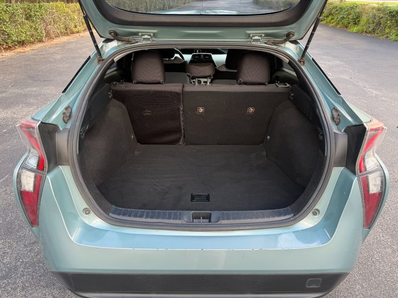 Toyota Prius Four pic #5828