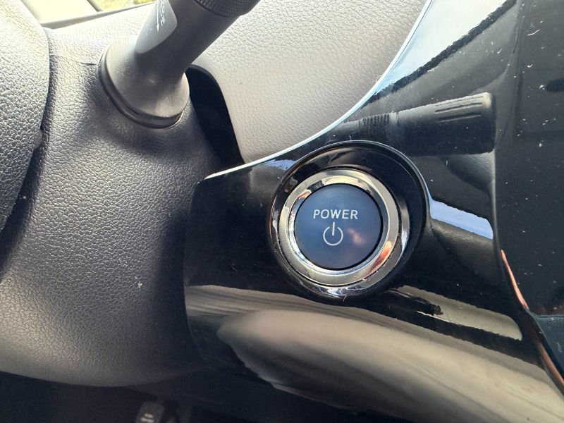 Toyota Prius Four pic #5842