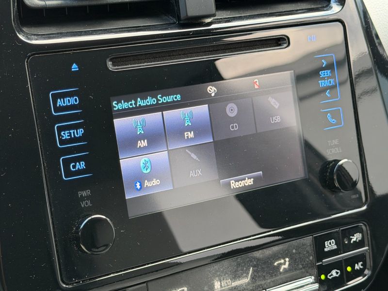 Toyota Prius Four pic #5843