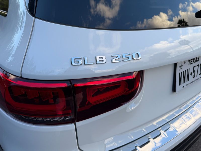 Mercedes-Benz GLB 250 pic #5859