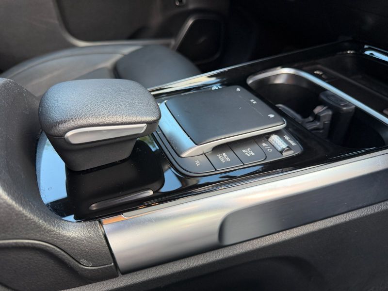 Mercedes-Benz GLB 250 pic #5873