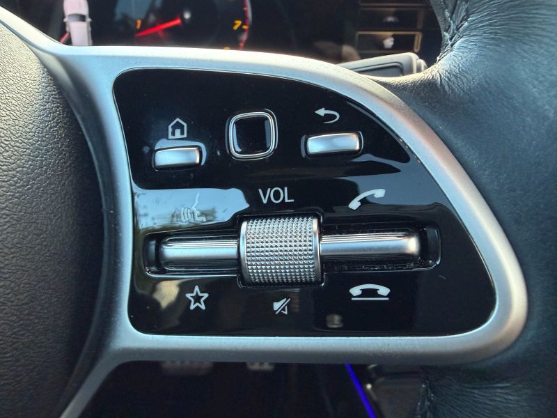 Mercedes-Benz GLB 250 pic #5880