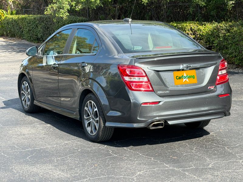 Chevrolet Sonic zu mieten