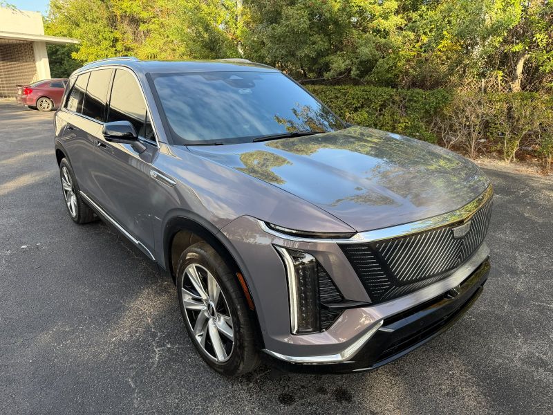 Cadillac Vistiq 900 e4 in affitto