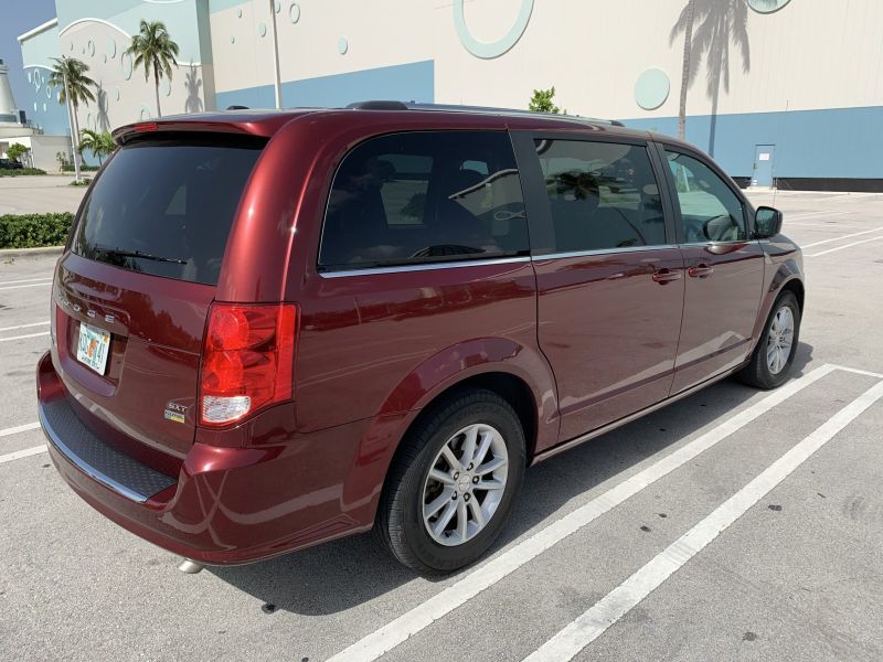 Dodge Grand Caravan in affitto