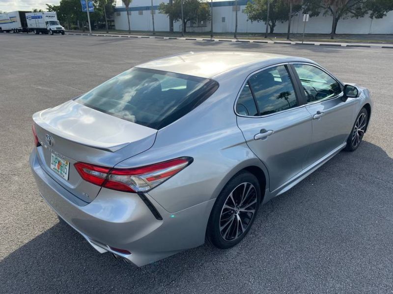 Toyota Camry zu vermieten