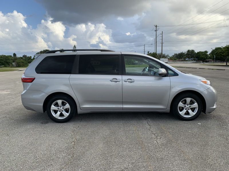 Toyota Sienna kiralanabilir